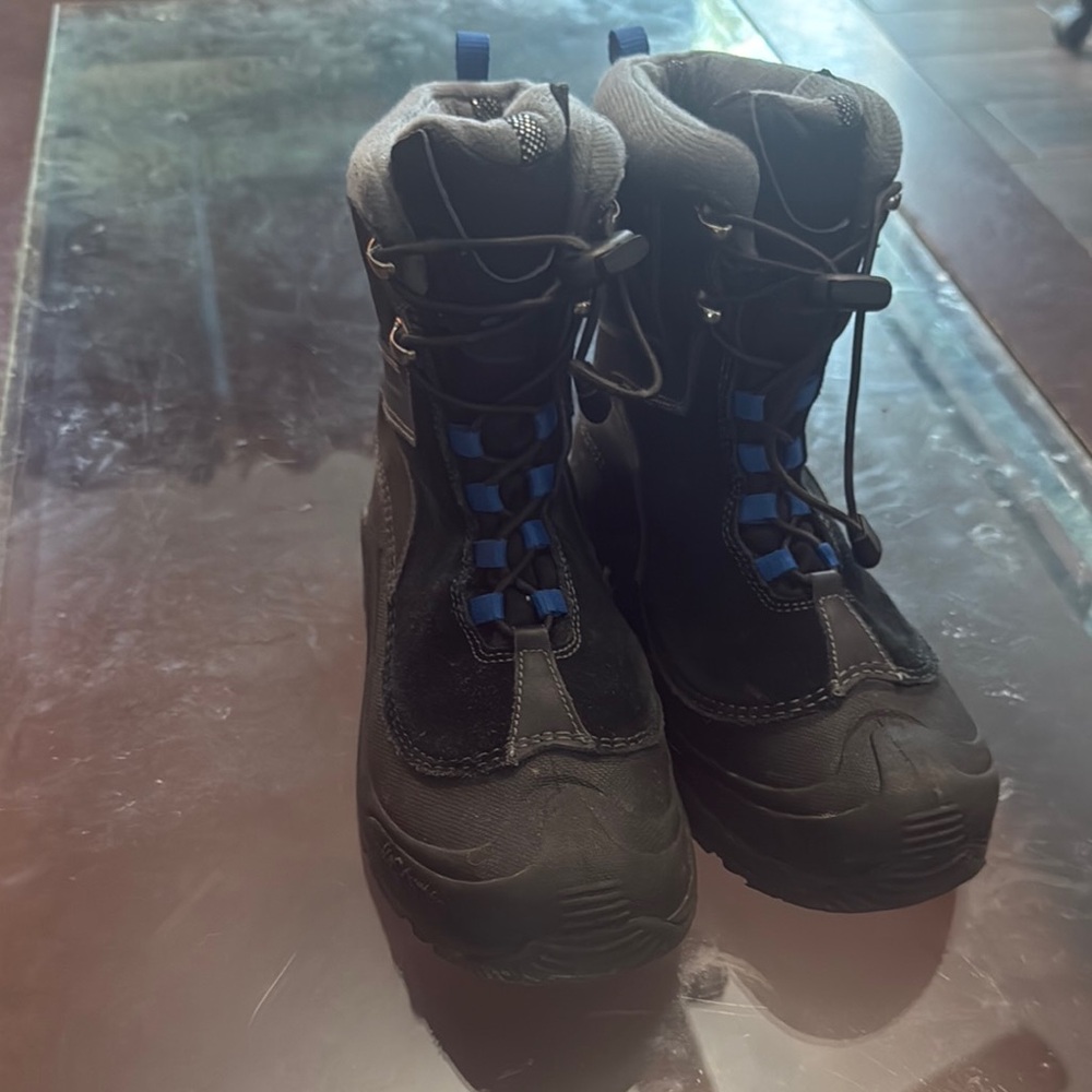 Columbia boys winter Omni heat snow boots - plenty of life left